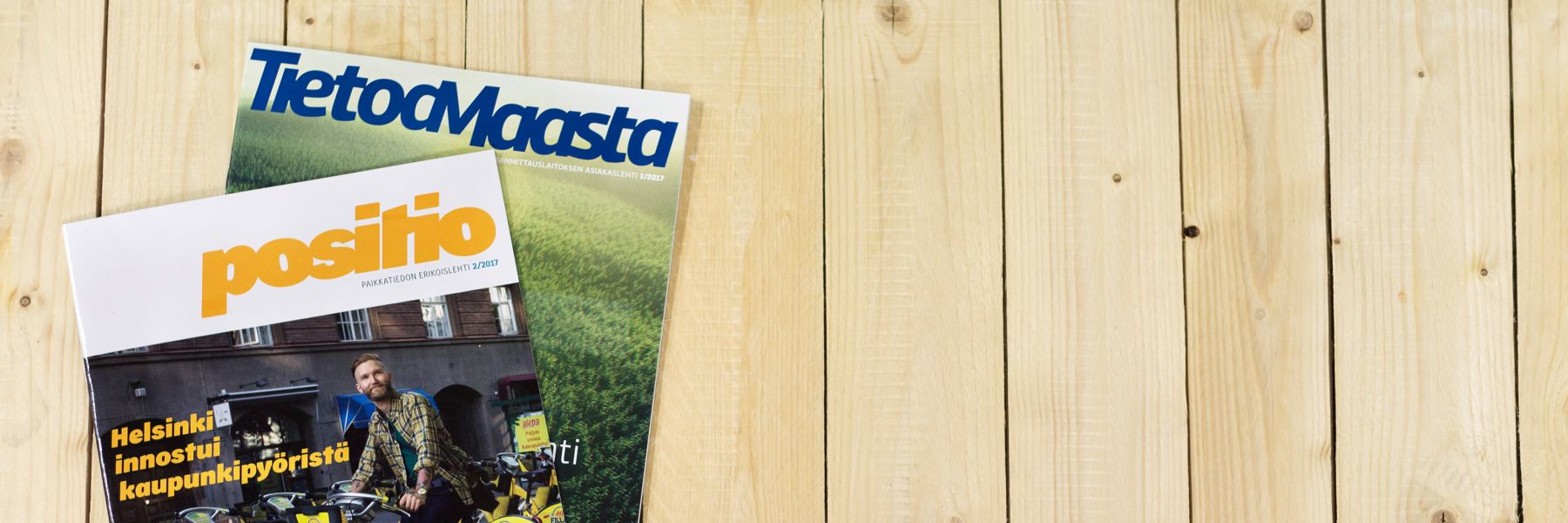 Positio-lehti ja Tietoa Maasta -lehti lautalattialla