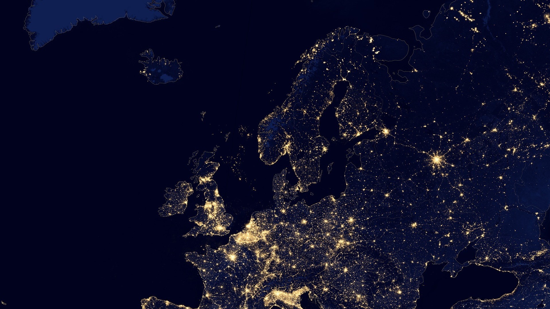 Satelliitin ottama kuva öisestä Euroopasta.