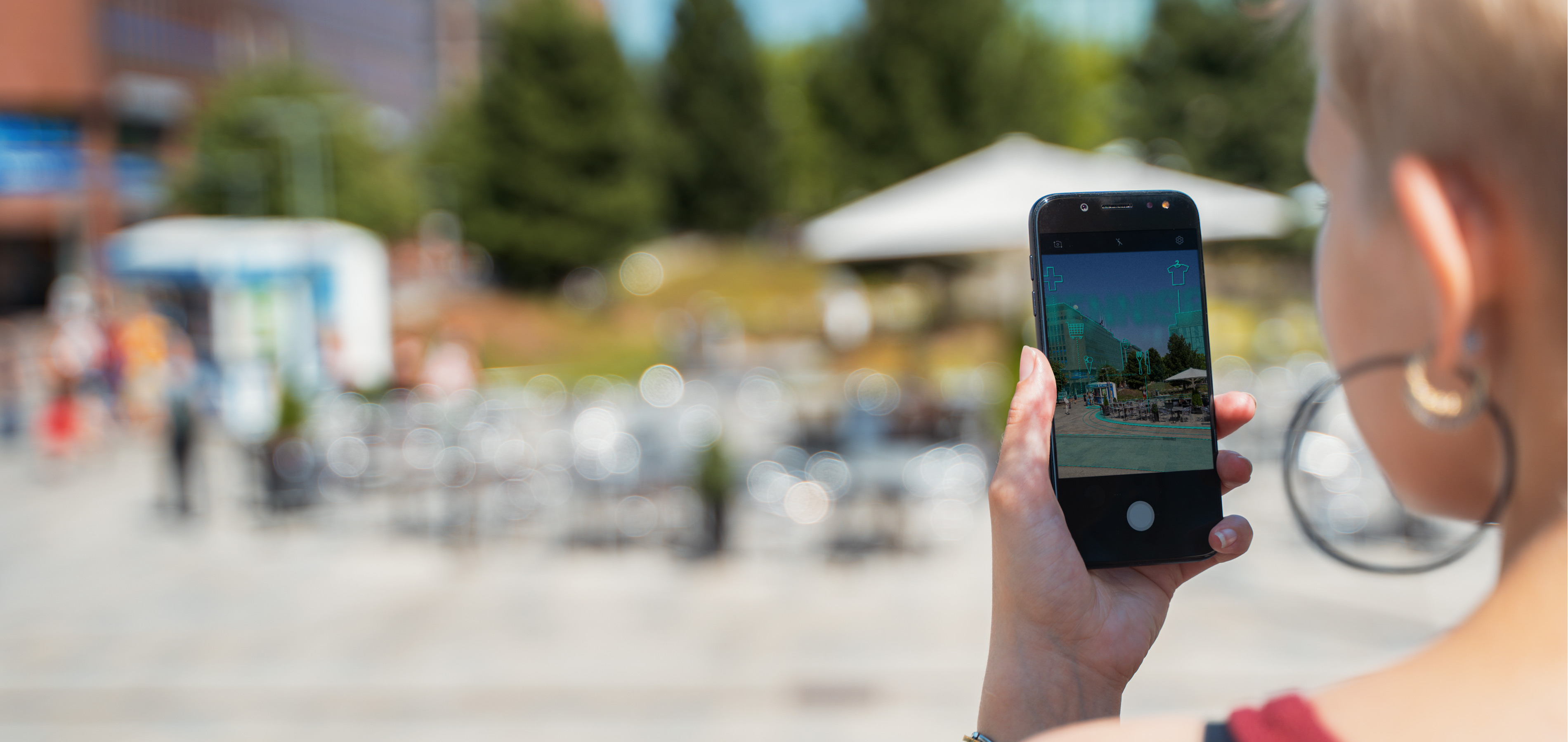 A smartphone showing information on its surraundings.