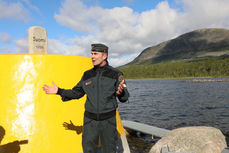 Brigadgeneral Matti Sarasmaa från Gränsbevakningsväsendet håller tal 