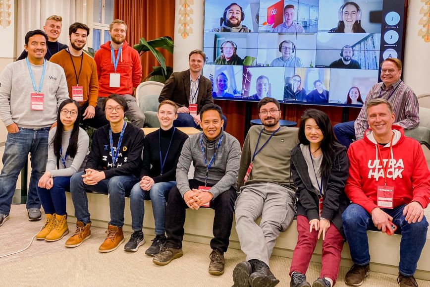 ett gruppfoto av deltagarna i hackathon