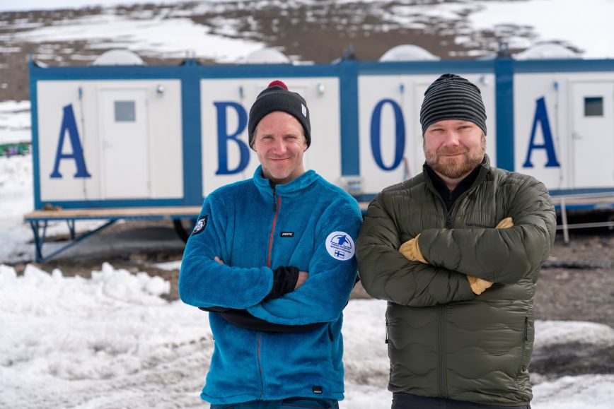 Maanmittauslaitoksen tutkijat Etelämantereella