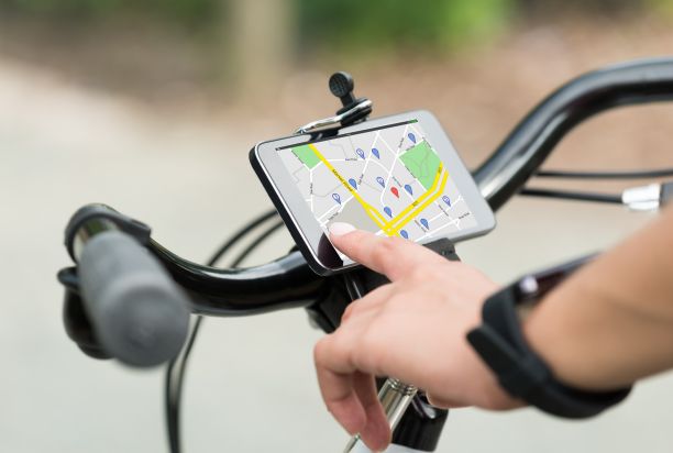 An image of bike attached with a smart phone showing navigation program