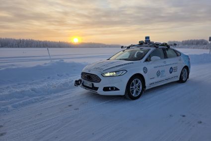 robottiauto talvimaisemassa