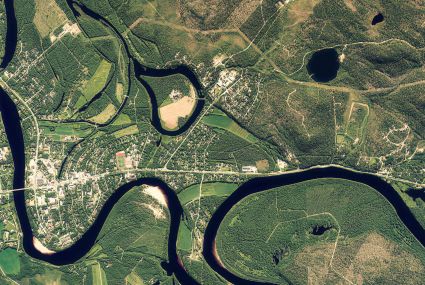 ilmakuva kaupunkialueesta ja viheralueesta